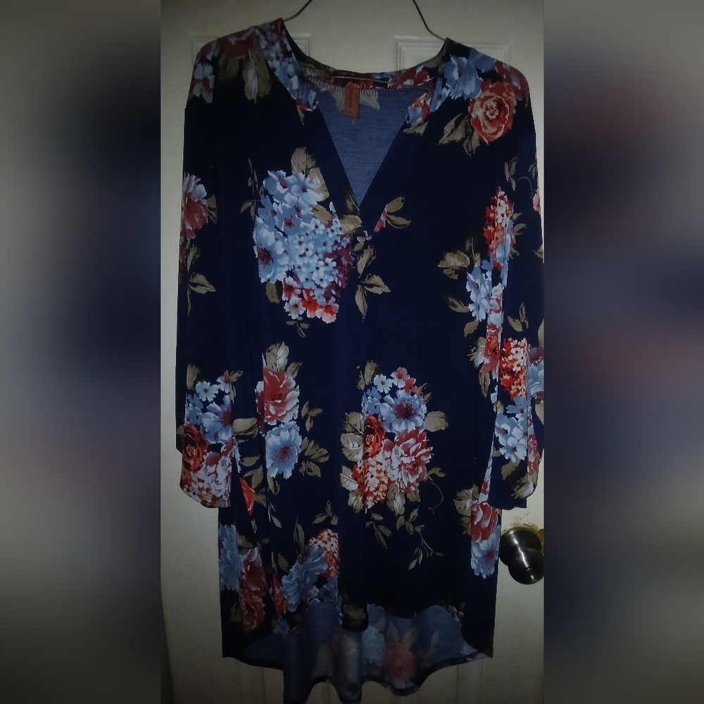 Very Pretty Honeyme Curvy pullover Blouse.